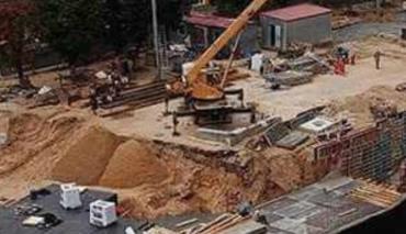 В Могилеве на стройке подземного пешеходного перехода улетел забор